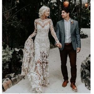 ISO Rue De Seine Avril gown size 4 - looking for this gown!